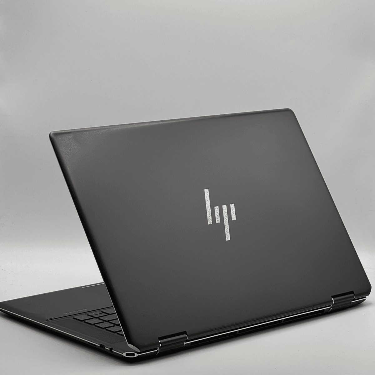 HP Spectre x360 2-in-1 Laptop - Intel Core i7-1260P (12th Generation), 32GB RAM, 1TB SSD, 4GB Intel Graphics Card